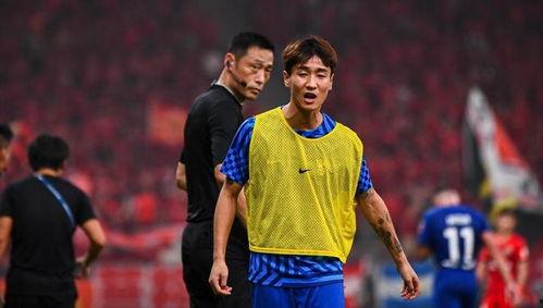 足球新闻爆料哪个人,某球星转会传闻引发热议！”